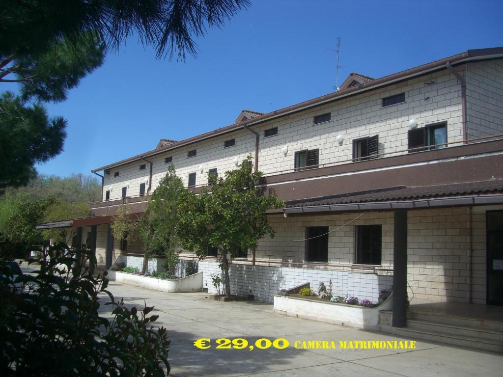 Hotel Menta E Rosmarino Monte SantʼAngelo Buitenkant foto