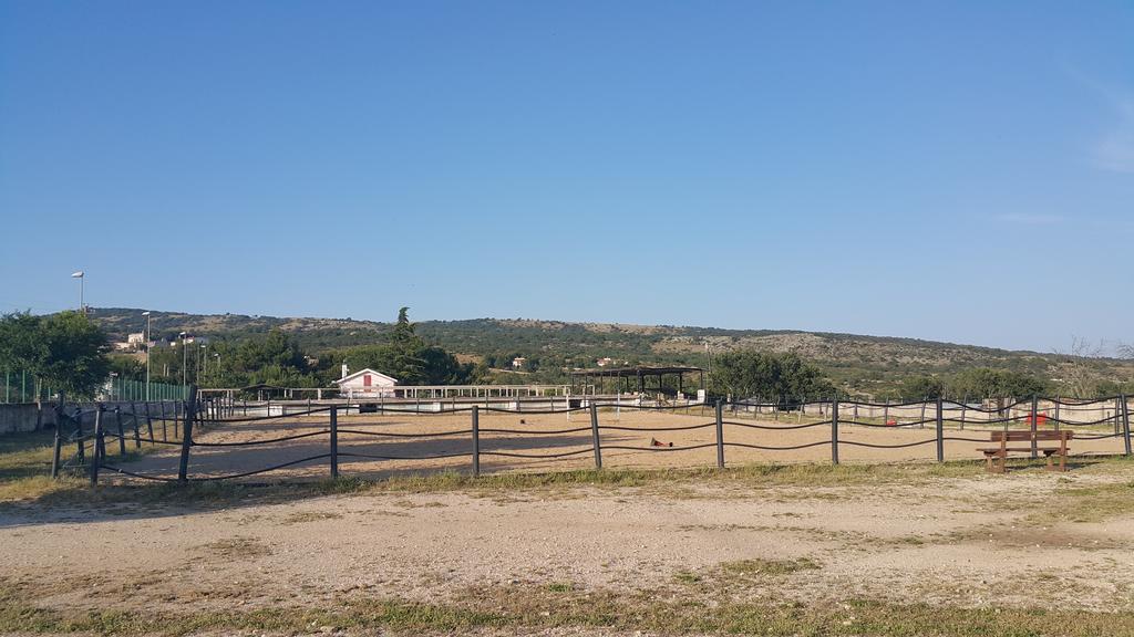 Hotel Menta E Rosmarino Monte SantʼAngelo Buitenkant foto