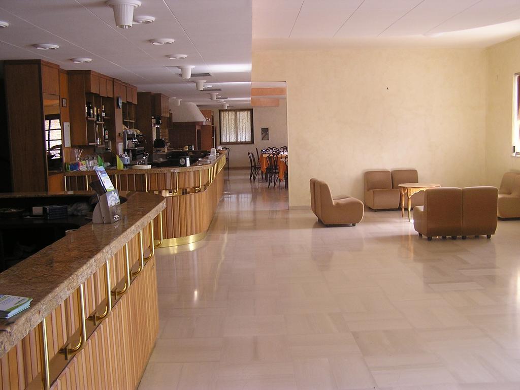 Hotel Menta E Rosmarino Monte SantʼAngelo Buitenkant foto