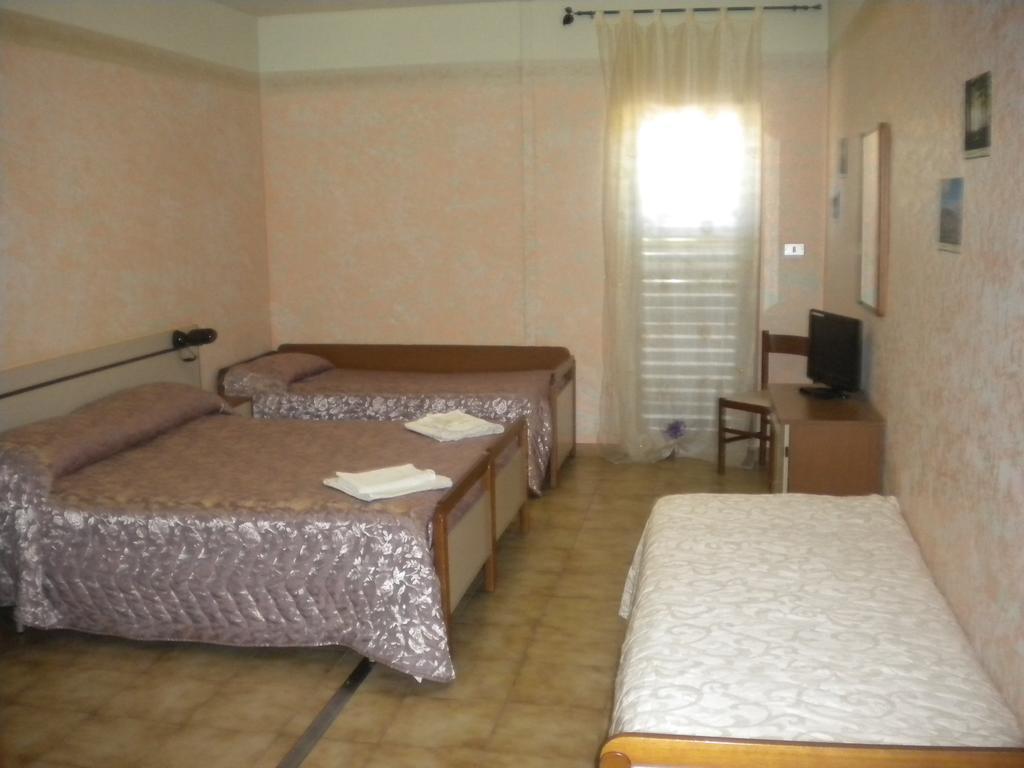 Hotel Menta E Rosmarino Monte SantʼAngelo Buitenkant foto