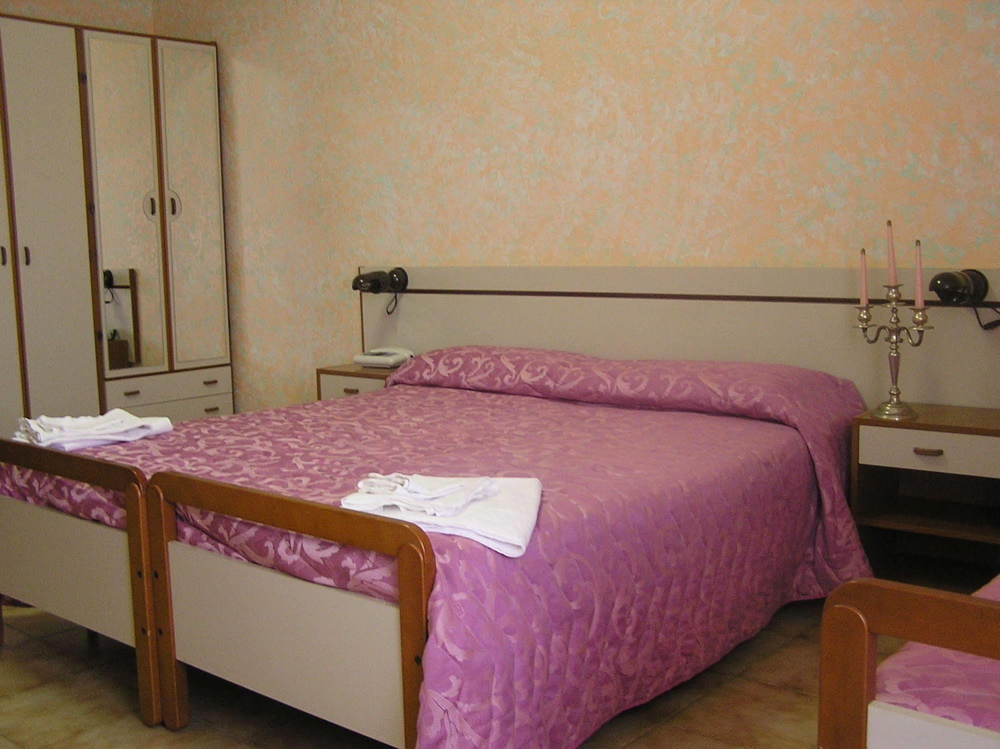 Hotel Menta E Rosmarino Monte SantʼAngelo Buitenkant foto